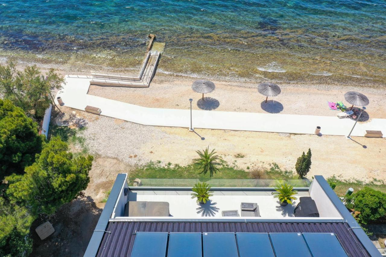 Paradise On The Beach Apartments บาร์บินเย ภายนอก รูปภาพ