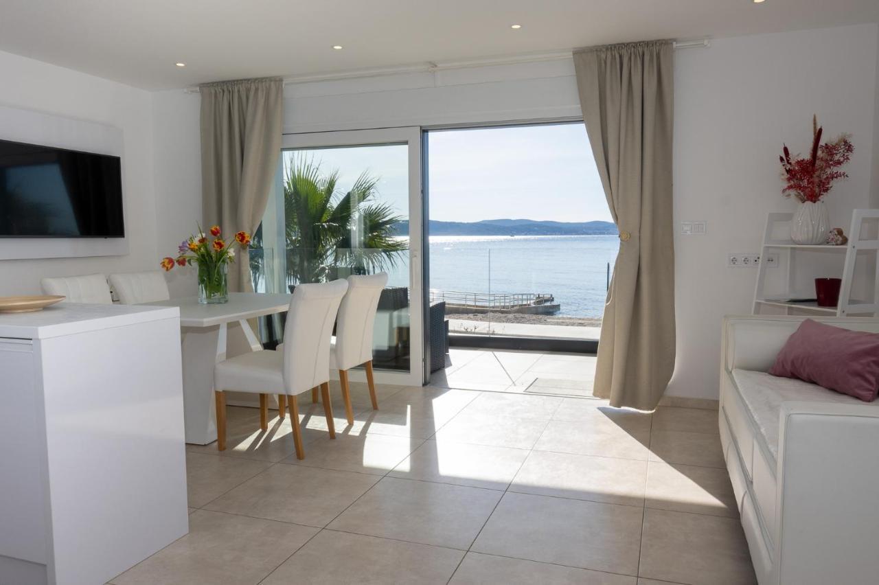 Paradise On The Beach Apartments บาร์บินเย ภายนอก รูปภาพ