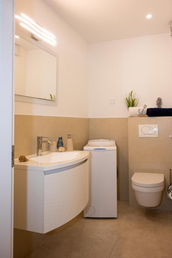 Paradise On The Beach Apartments บาร์บินเย ภายนอก รูปภาพ