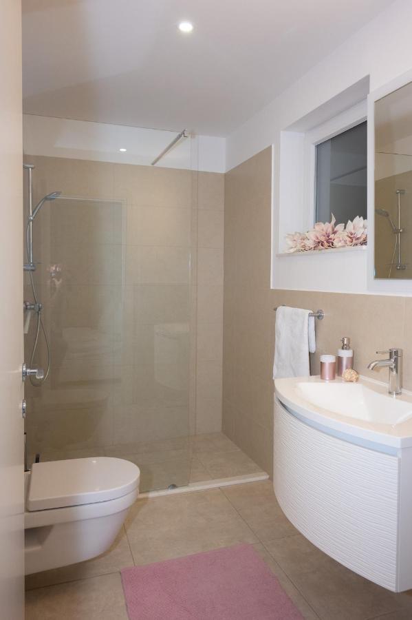 Paradise On The Beach Apartments บาร์บินเย ภายนอก รูปภาพ