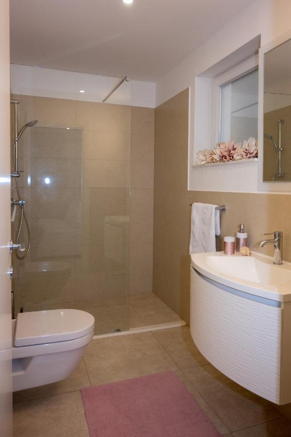 Paradise On The Beach Apartments บาร์บินเย ภายนอก รูปภาพ